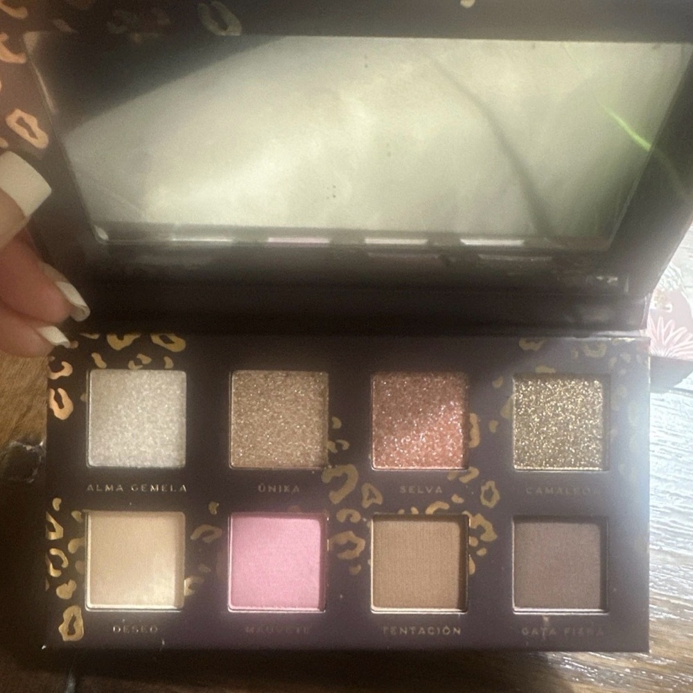 Neutral & Pink Shimmer Eyeshadow Palette - Multi Finish